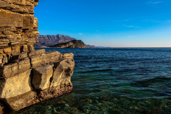 Hoe vind ik de meest betaalbare manieren om de lokale gastronomie in Nederland te proeven?
